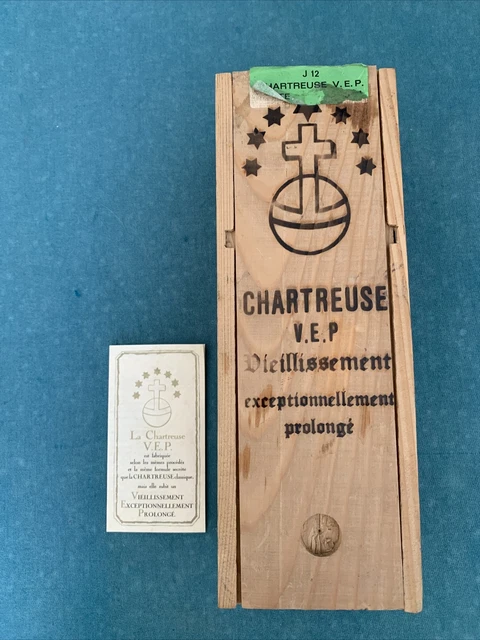 Ancienne boite vide en bois de liqueur de Chartreuse Verte VEP + le Livret