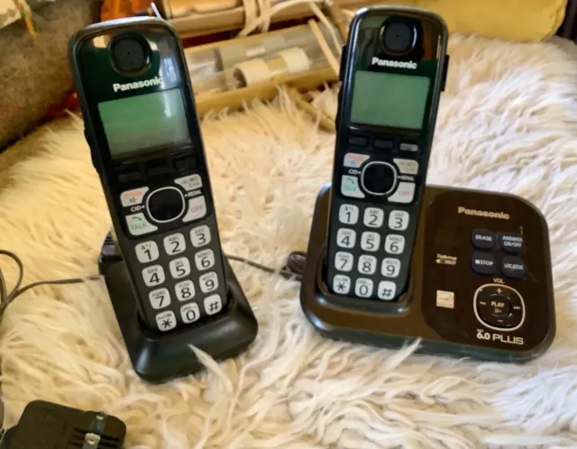 Panasonic KX-TG4731 Cordless Phone DECT 6.0 Answering Machine 2 Handsets  Tga470