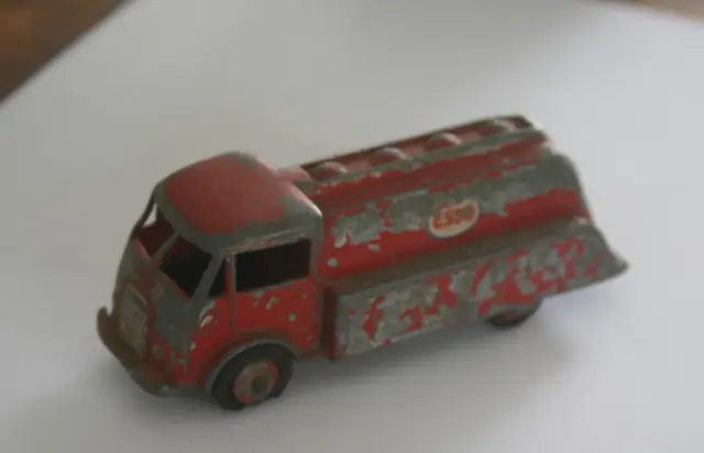 Dinky Toys - Camion Tanker - Miniature ancienne ( à restaurer )