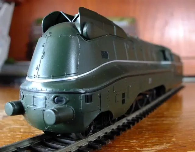 Marklin 33912 HO gauge DR BR 03 streamlined steam locomotive in green livery