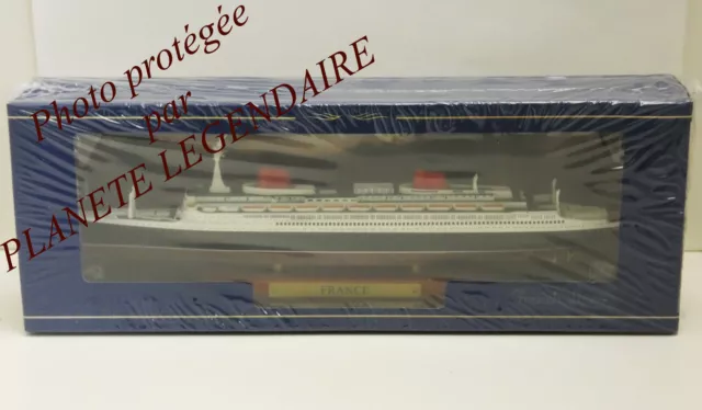 Miniature model Atlas boat liner LE FRANCE 1960 scale 1/1250th