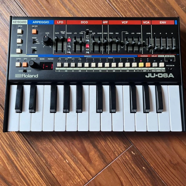 ROLAND BOUTIQUE JU-06A Keyboard Synthesizer with K-25m 25-Key