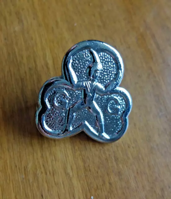 Girlguiding Uk: Mint Pre 1994 Brownie Promise Pin Badge