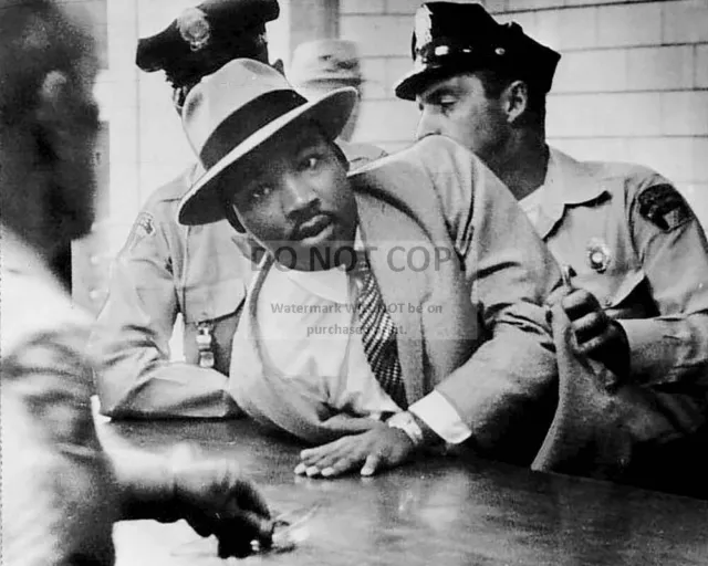 Dr. Martin Luther King, Jr. Arrested In Montgomery, Alabama - 8X10 Photo (Bt358)