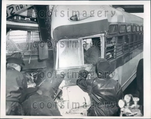 1947 Police With Injured Bus Driver in Bus Crash Chicago Press Photo