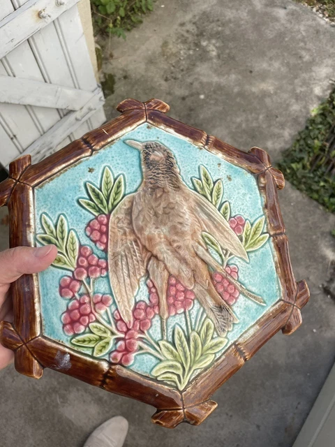 Dessous De Plat Ancien Bois Sculpté Avec Carreau Céramique – Décor Marron