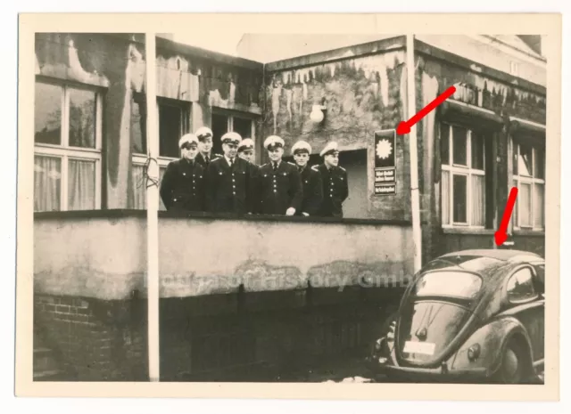 136426: Foto eines Polizei Reviers im Landkreis Hannover, VW-Käfer, um 1960