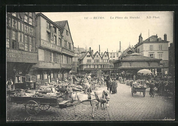 CPA Reims, La Place du Marche, Stands and horse carts