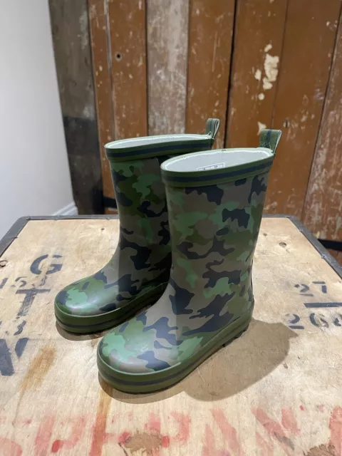 M&S Kids Boys Green Camouflage Wellies Boots Size UK 7