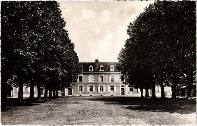 CPA GUERIGNY L'École Nievre (100337)