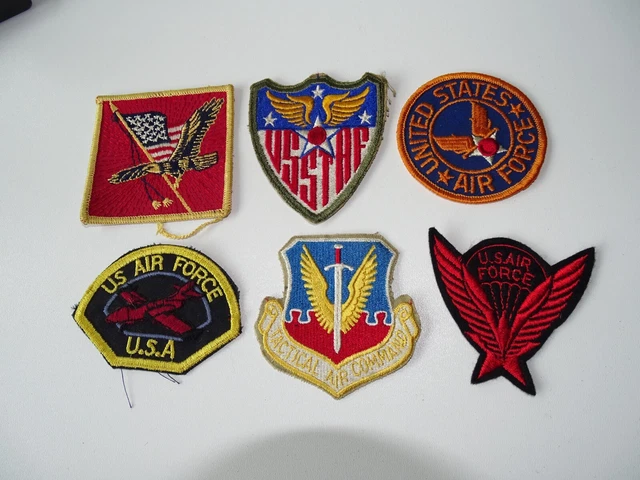 Lot d'écussons militaires et insignes vintage - Collection! (D'occasion