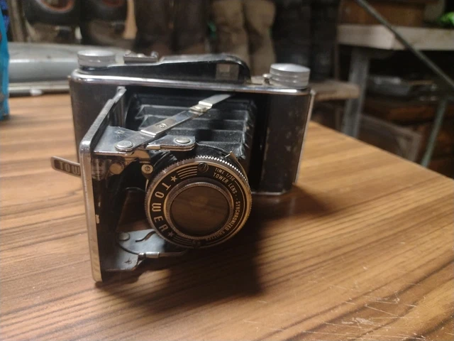 VINTAGE 1950'S SEARS TOWERS FOLDING BILLOWS Camera W/ Flash Bulb Holder