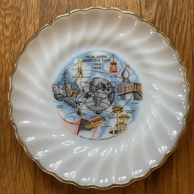 Collectors Plate New York Worlds Fair 1964 1965 Anchor Hocking USA 7 Inch White
