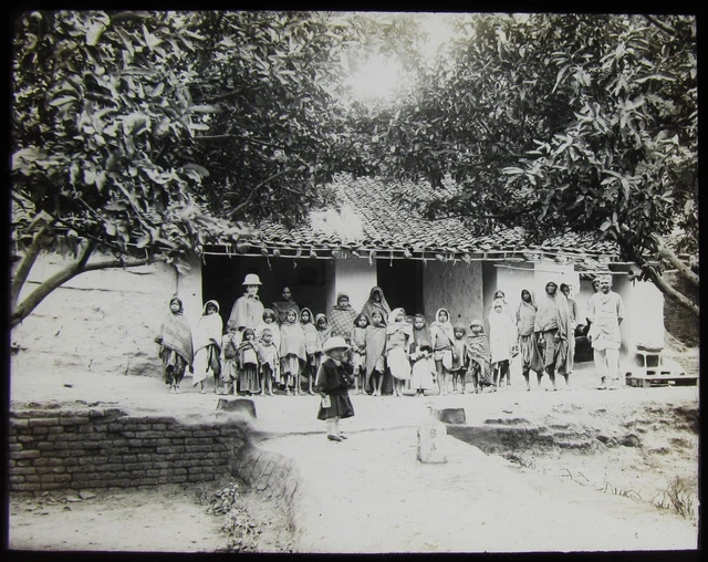 Glass Magic Lantern Slide A VILLAGE SCHOOL IN CENTRAL INDIA C1910 PHOTO