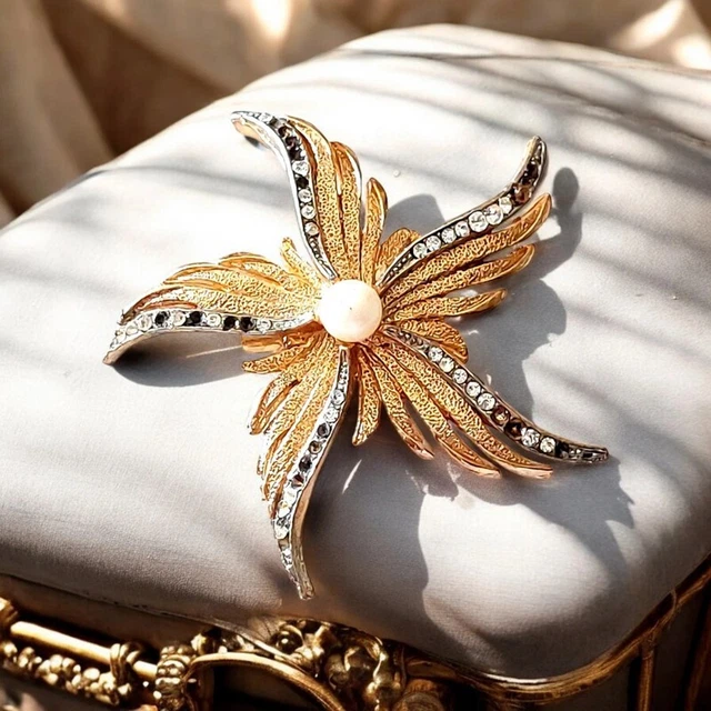 Broche Fleur à 5 Pétales Dorée Avec Strass - Marque Lbp - Occasion