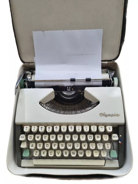 Vintage Olympia DELUXE WERKE AG.WILHELMSHAVEN Typewriter With Case