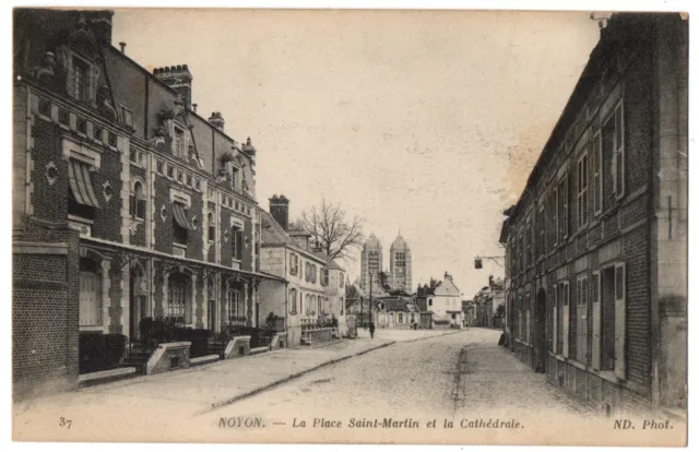 CPA 60 - NOYON (Oise) - 37. La Place Saint-Martin et la Cathédrale - ND Phot