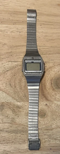 Orologio Radiocontrollato. Cronografo a 1/20 di sec. Doppio fuso orario, allarme, calendario