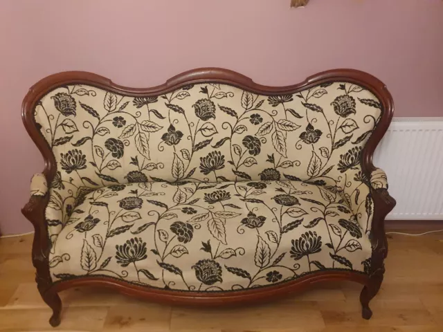 Victorian Mahogany Palour sofa in great condition 168cm long 77cm deep