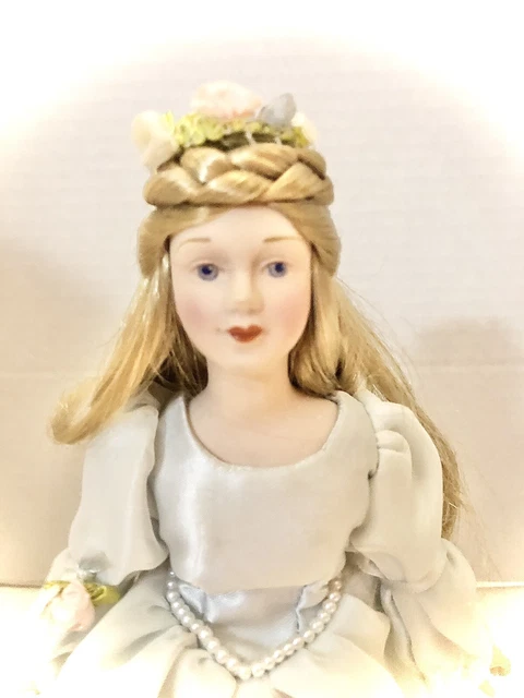 VINTAGE FAIRY TALE CINDERELLA PORCELAIN AVON COLLECTOR DOLL~9-1/2”~1984 w/ STAND 8