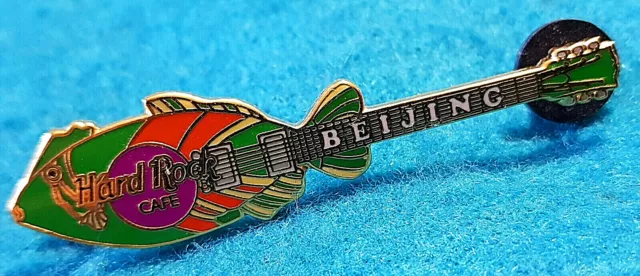 BEIJING CHINA GREEN & ORANGE PARROT FISH GUITAR SERIES 2000 Hard Rock Cafe PIN