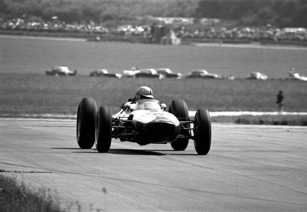 IAN BURGESS DRIVING A Scirocco Brm Old Motor Racing Photo EUR 6,61 ...