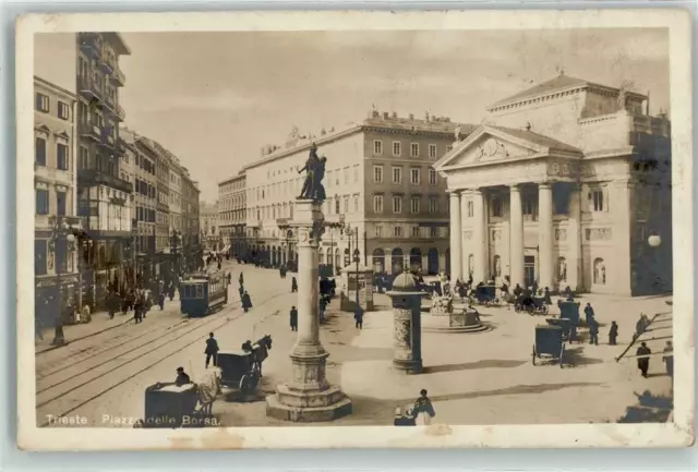 39341896 - Trieste / Triest / Trst Piazza delle Borsa Strassenbahn