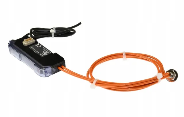 FS-V32 FU-85Z KEYENCE fiber optic sensor /#Z L26P 4402