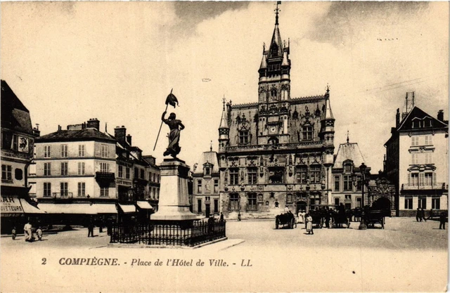 CPA COMPIEGNE - Place de l'Hotel de Ville (423555)