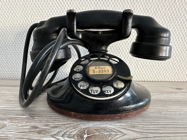 Altes Telefon mit Wählscheibe Altes Telefon mit Wählscheibe