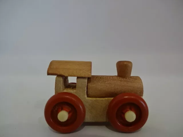 Altes Miniatur Holzspielzeug / Lokmotive mit quadrat Fenster / Farbvariante 2