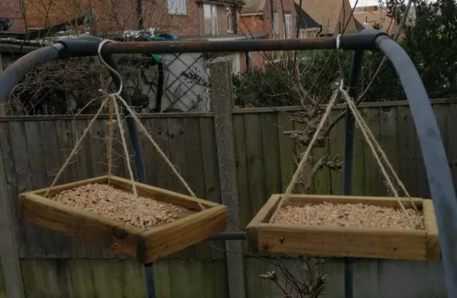 Nourriture pour graines d'oiseaux suspendus en bois