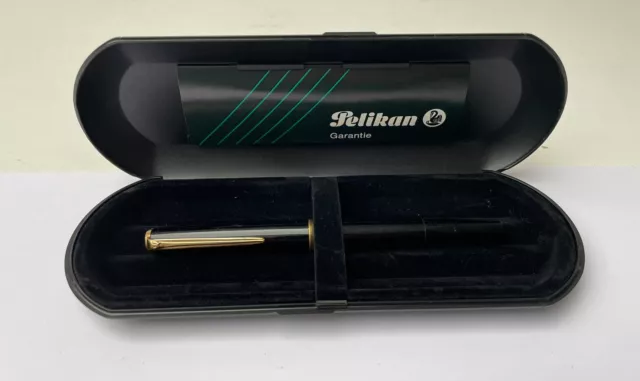 Alter Pelikan M30 Kolbenfüller mit vergoldeter Stahlfeder | schwarz/gold 70er