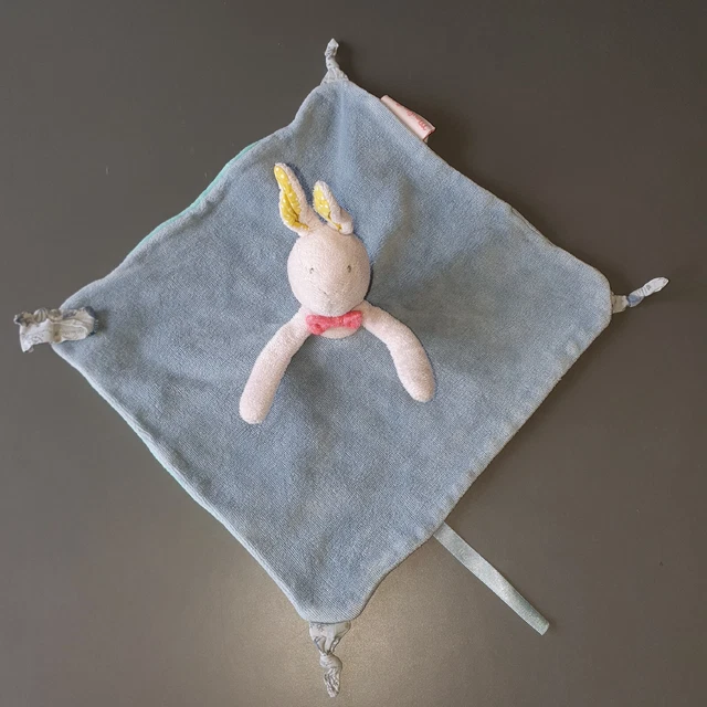 Doudou Plat Lapin Bleu Mademoiselle Et Ribambelle Moulin Roty Attache Tétine