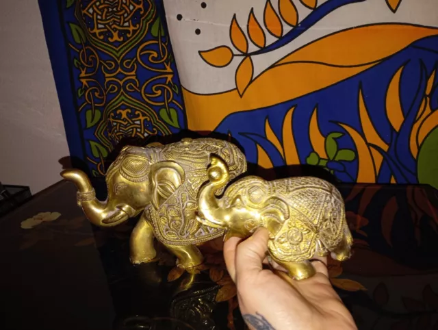 Lot De Deux Éléphants Très Lourd Scultés Asiatique Chinois ? Statut Statuette