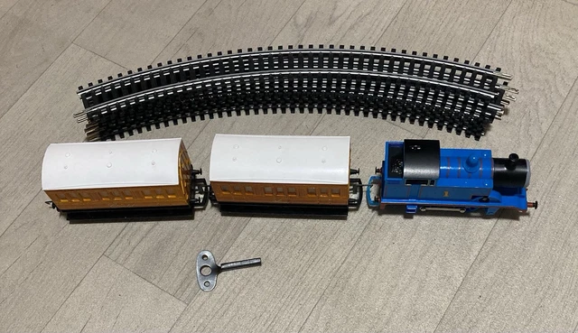 HORNBY THOMAS TANK Engine, Annie & Clarabelle, Clockwork, 8 Piece Track ...