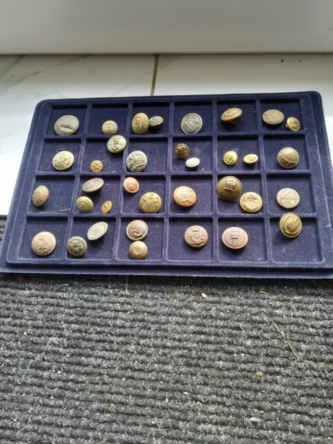 35 x Random British Military Buttons, Different Regiment & Sizes