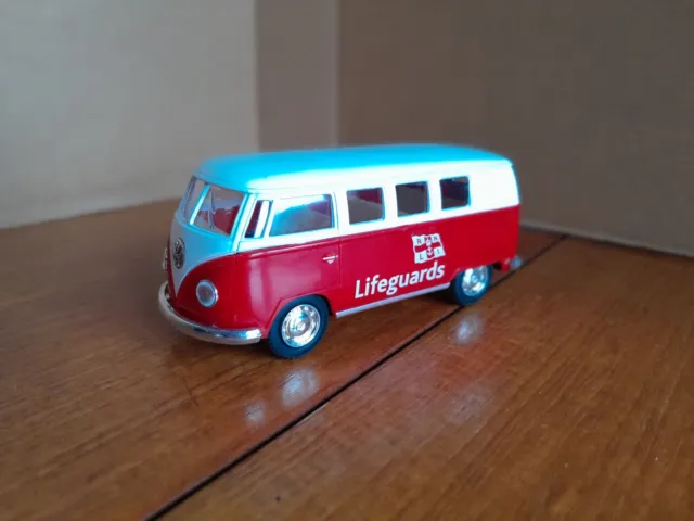 VW  WITH   LIFEGUARDS   1962 Classical CAMPER BUS Kinsmart 1/32