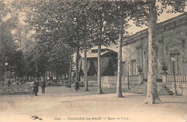 POUGUES-les-EAUX - in the park