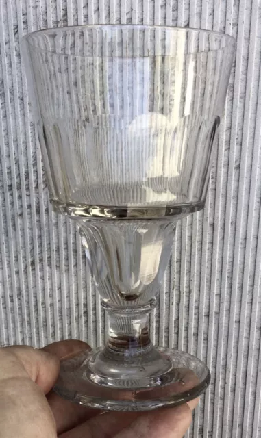 Grand verre à absinthe en verre soufflé d’époque fin 19eme:Hauteur :15,3 cm