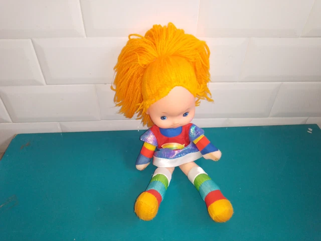 RAINBOW BRITE BLONDINE au pays de l'arc-en-ciel poupée Fashion Doll The Loyal Su EUR 33,90 - FR