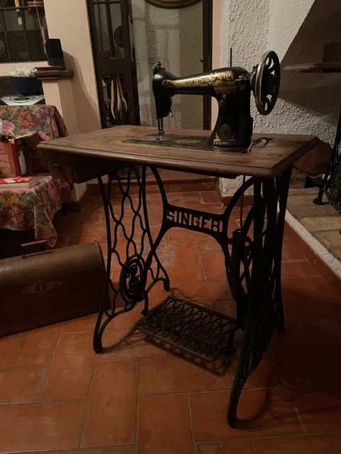 MACCHINA DA CUCIRE Singer Con Mobile - Epoca Primi 900 EUR 349,00 ...
