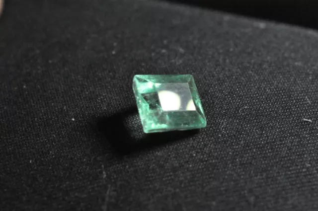 Smeraldo colombiano da 1,70 ct taglio ottagonale  colore verde acqua