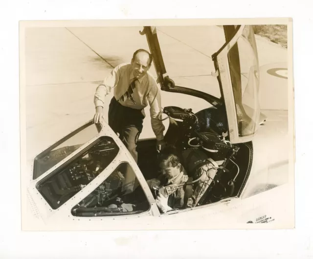 Foto von Neville Duke & Frank Bullen im Cockpit von Hawker Hunter September 1955