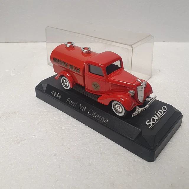 Ford V8 citerne SOLIDO 4434 miniature voiture collection 1/43