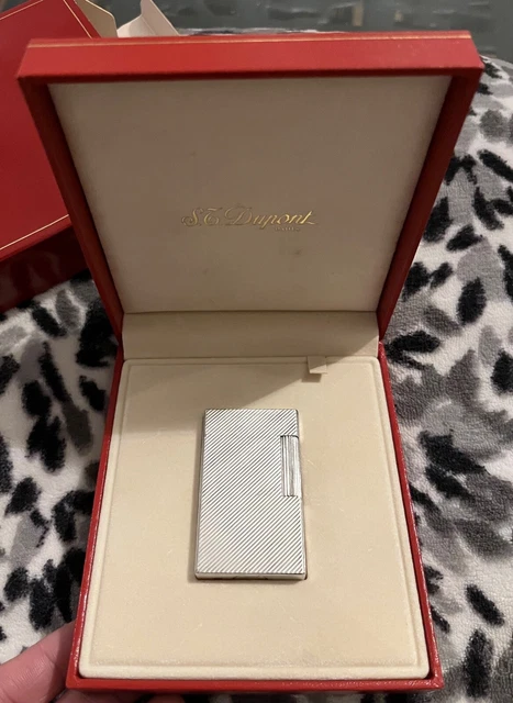 Briquet DUPONT argent. Numéroté.Certificats d'origine. Boite d'origine. TB.Etat