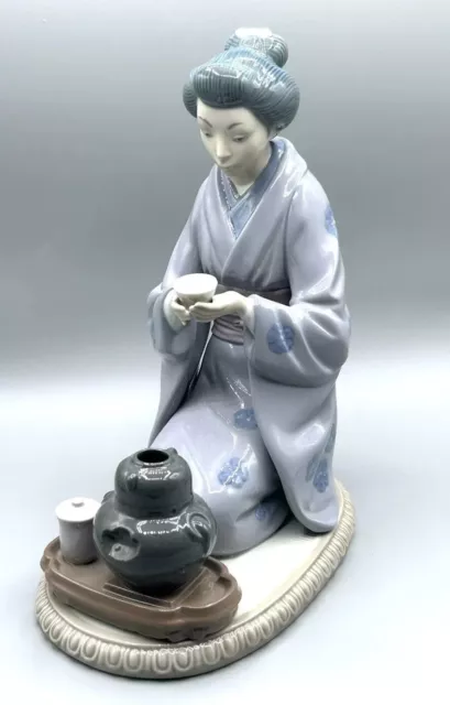 Lladro Porcelain Figurine depicting a Japanese Tea Ceremony, "August Moon" #5122