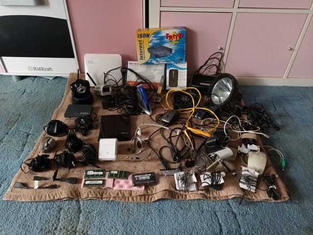 Elektroschrott Konvolut PC Kamera Funksteckdose Kabel