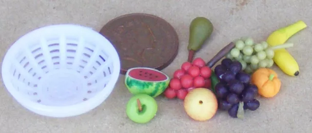 Dolls House 9 Pieces Of Fruit Loose In A Coloured Plastic Bowl Tumdee 1:12 Scale