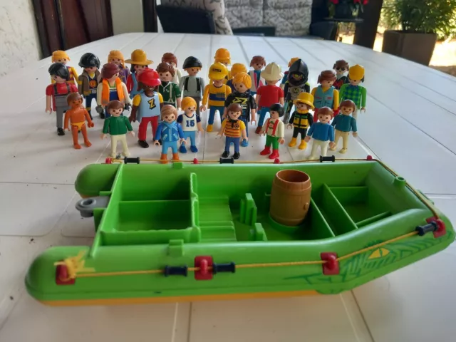 Playmobil : Lot De 30 Figurines + Bateau  Très Bon État